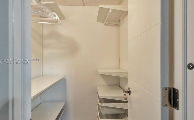 4001 S Ocean Dr 9F, Hollywood, FL 33019