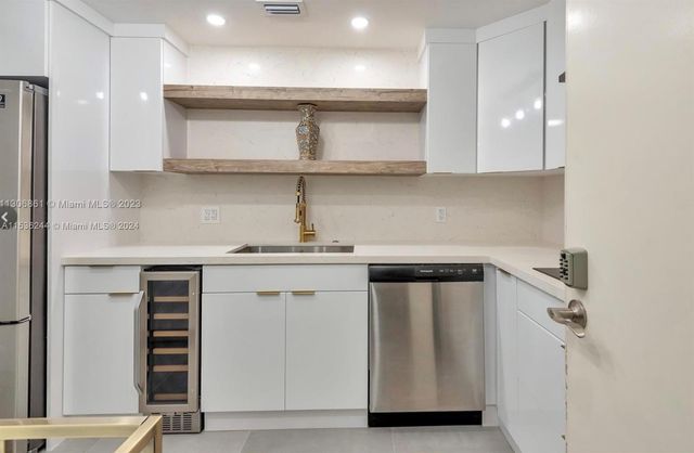 4001 S Ocean Dr 9F, Hollywood, FL 33019