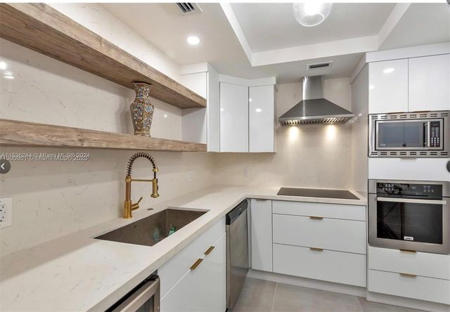 4001 S Ocean Dr 9F, Hollywood, FL 33019