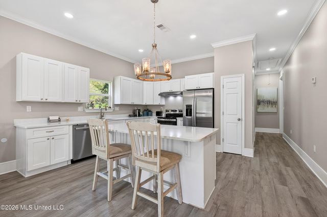 2208 Gulf Avenue, A, Gulfport, MS 39501