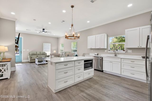 2208 Gulf Avenue, A, Gulfport, MS 39501