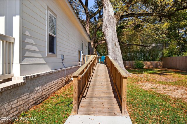 2208 Gulf Avenue, A, Gulfport, MS 39501