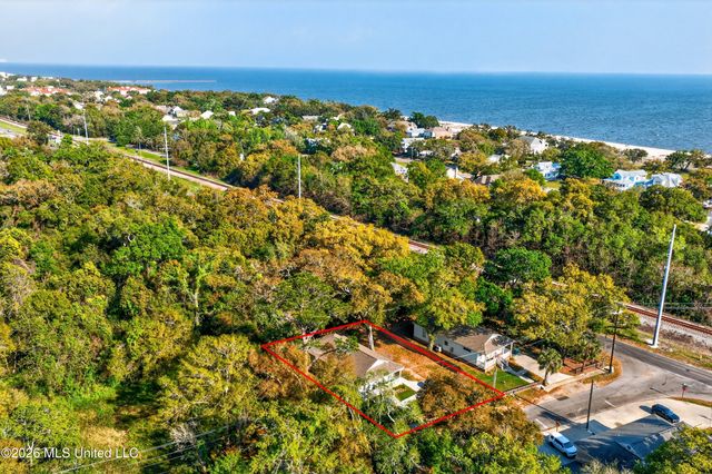 2208 Gulf Avenue, A, Gulfport, MS 39501