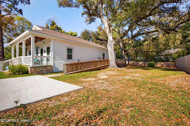 2208 Gulf Avenue, A, Gulfport, MS 39501