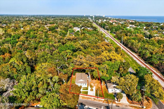 2208 Gulf Avenue, A, Gulfport, MS 39501