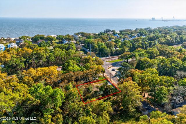 2208 Gulf Avenue, A, Gulfport, MS 39501