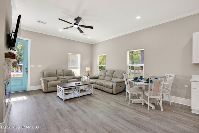 2208 Gulf Avenue, A, Gulfport, MS 39501