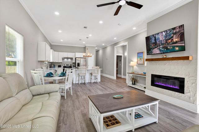 2208 Gulf Avenue, A, Gulfport, MS 39501