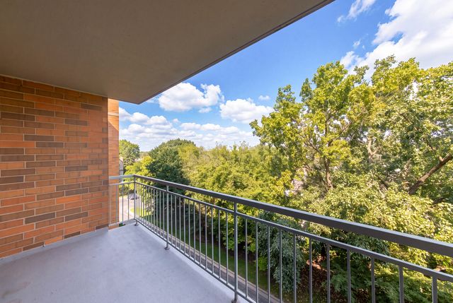 6815 N Milwaukee Avenue 507, Niles, IL 60714