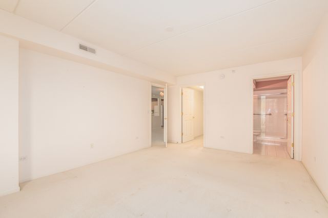 6815 N Milwaukee Avenue 507, Niles, IL 60714