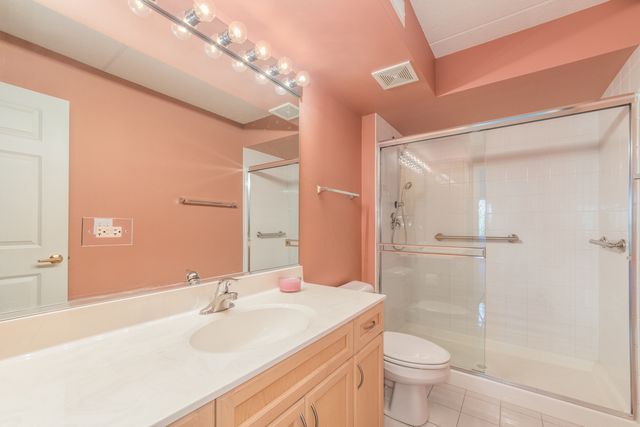 6815 N Milwaukee Avenue 507, Niles, IL 60714