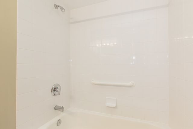 6815 N Milwaukee Avenue 507, Niles, IL 60714