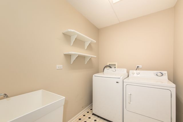 6815 N Milwaukee Avenue 507, Niles, IL 60714