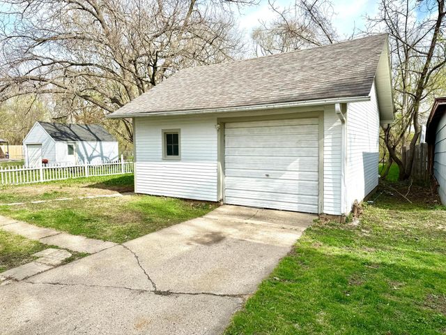 805 6th Avenue SE, Austin, MN 55912