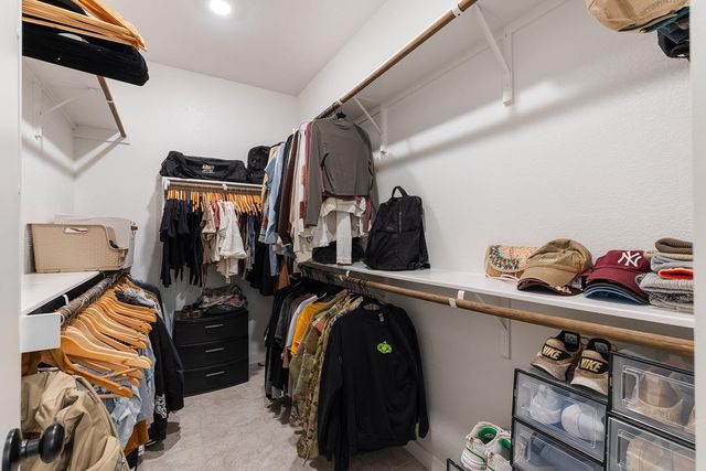 972 Leaning Oak LN, Georgetown, TX 78628