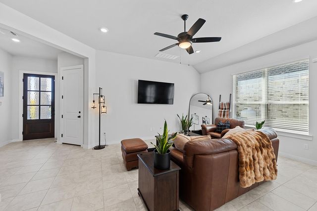 972 Leaning Oak LN, Georgetown, TX 78628