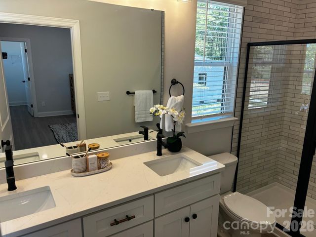 1915 Dove Drive, Charlotte, NC 28214