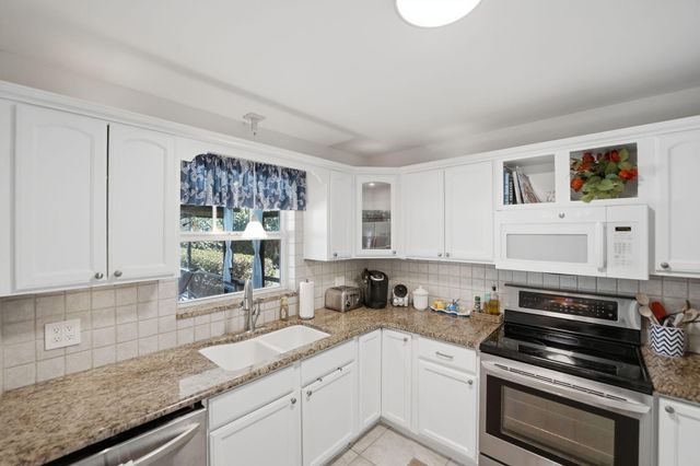 1252 SE Madison Avenue, Stuart, FL 34996