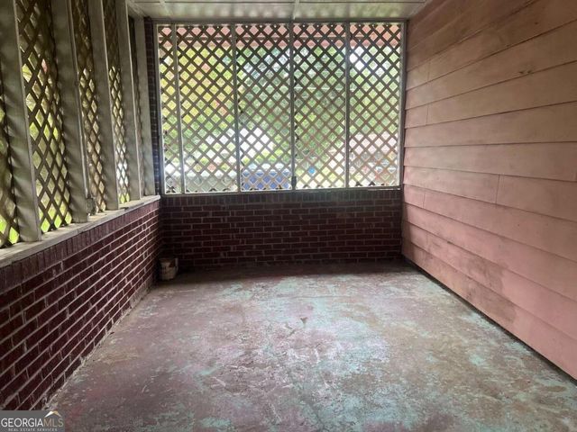 2593 Santa Barbara Drive NW, Atlanta, GA 30318