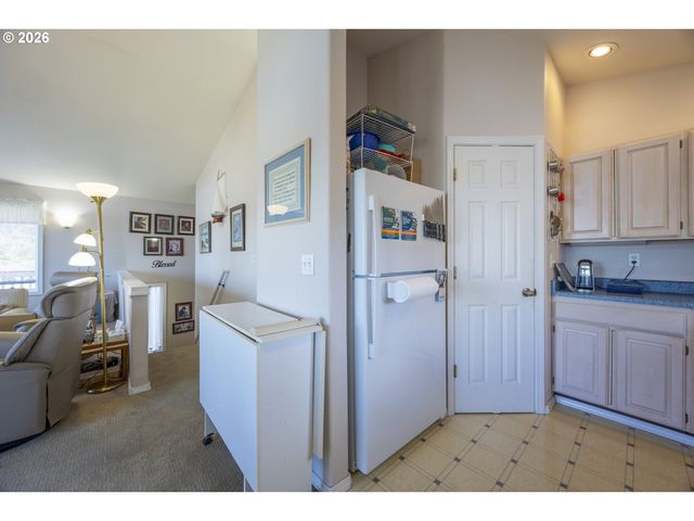 1708 Nw 38TH St, Lincoln City, OR 97367