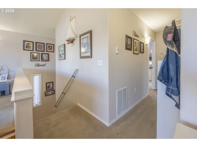 1708 Nw 38TH St, Lincoln City, OR 97367