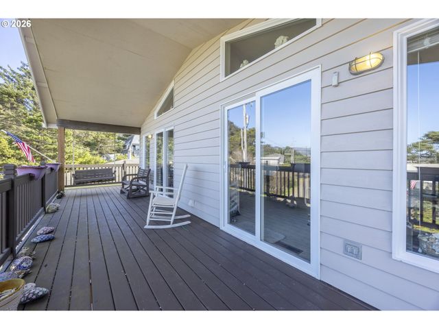 1708 Nw 38TH St, Lincoln City, OR 97367