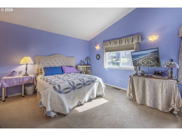 1708 Nw 38TH St, Lincoln City, OR 97367