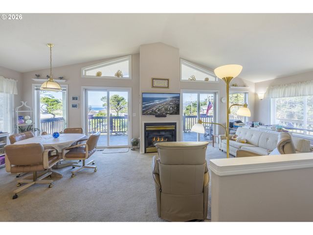 1708 Nw 38TH St, Lincoln City, OR 97367