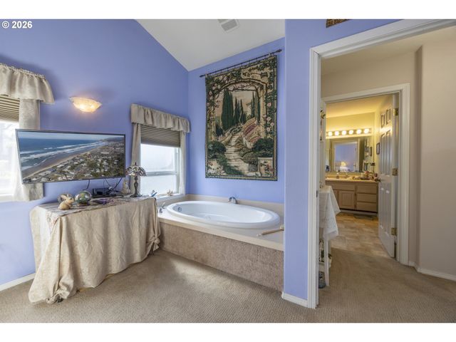 1708 Nw 38TH St, Lincoln City, OR 97367