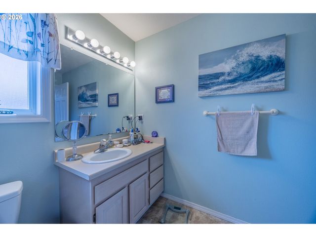 1708 Nw 38TH St, Lincoln City, OR 97367