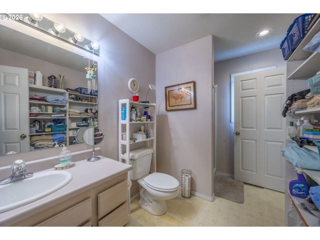 1708 Nw 38TH St, Lincoln City, OR 97367