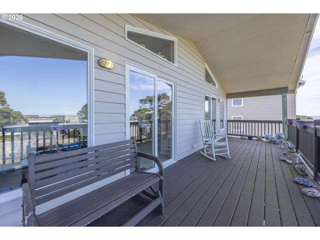 1708 Nw 38TH St, Lincoln City, OR 97367