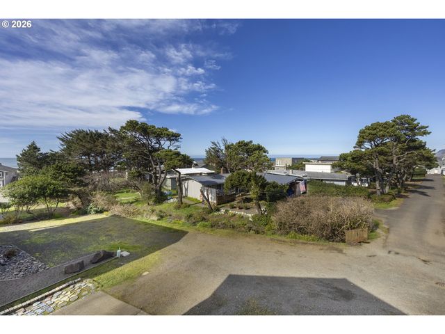 1708 Nw 38TH St, Lincoln City, OR 97367