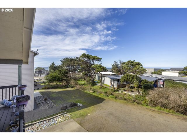 1708 Nw 38TH St, Lincoln City, OR 97367
