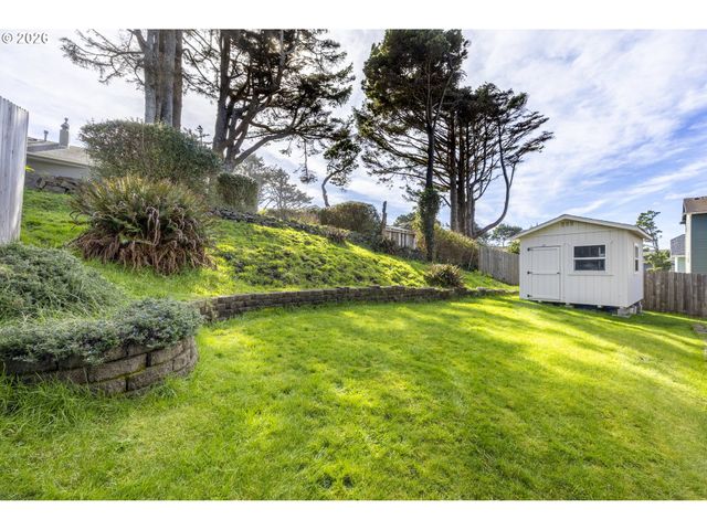 1708 Nw 38TH St, Lincoln City, OR 97367