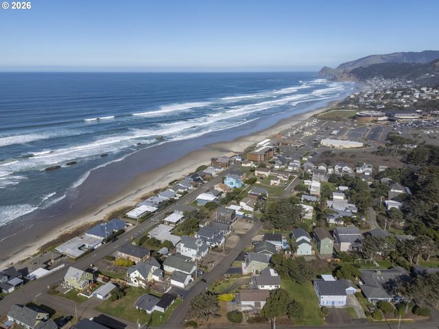 1708 Nw 38TH St, Lincoln City, OR 97367