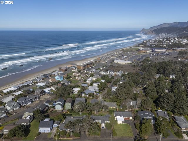 1708 Nw 38TH St, Lincoln City, OR 97367