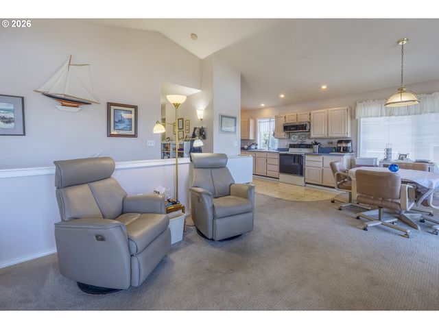 1708 Nw 38TH St, Lincoln City, OR 97367