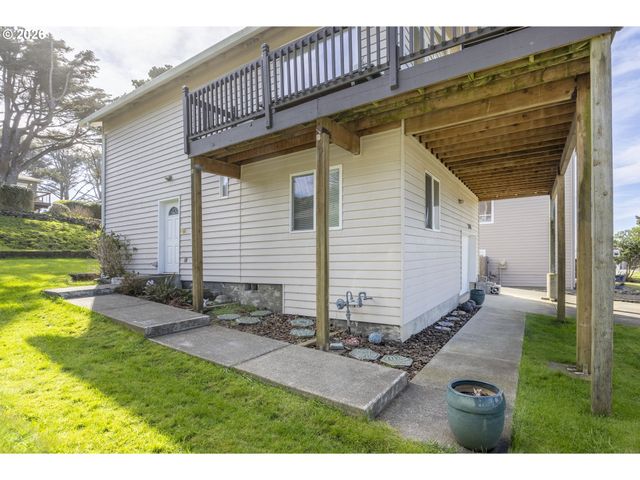 1708 Nw 38TH St, Lincoln City, OR 97367