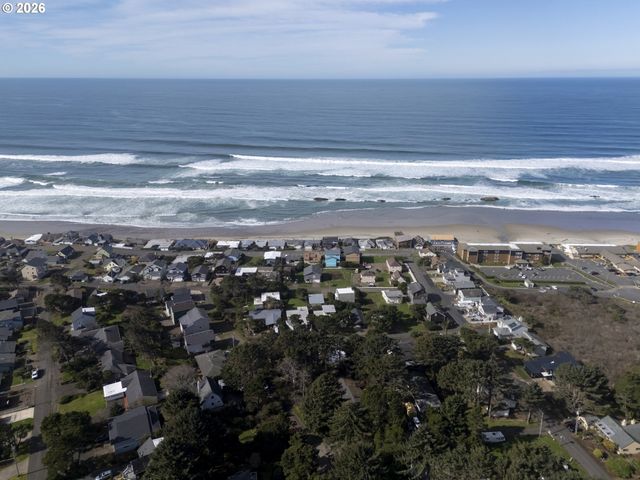 1708 Nw 38TH St, Lincoln City, OR 97367
