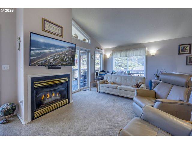 1708 Nw 38TH St, Lincoln City, OR 97367