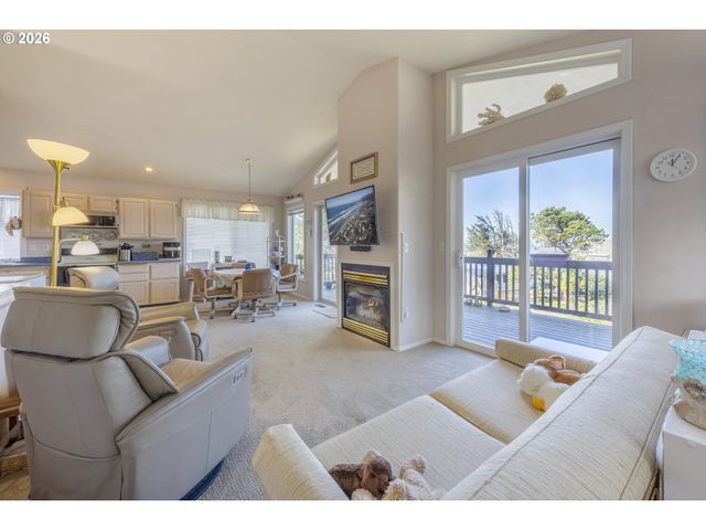 1708 Nw 38TH St, Lincoln City, OR 97367