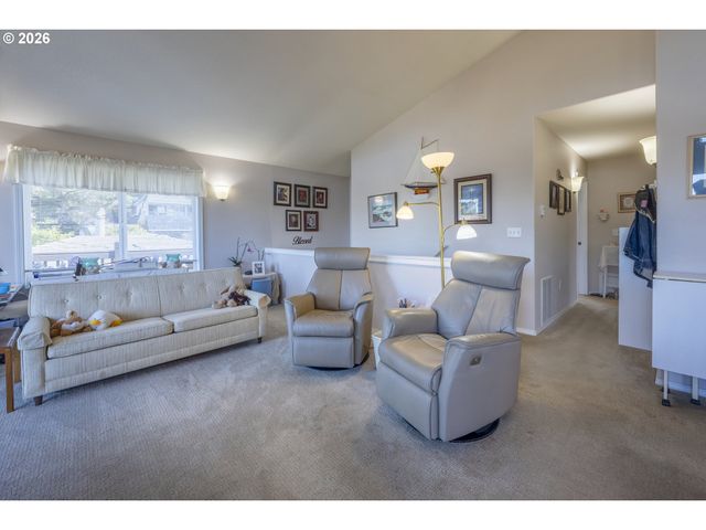 1708 Nw 38TH St, Lincoln City, OR 97367