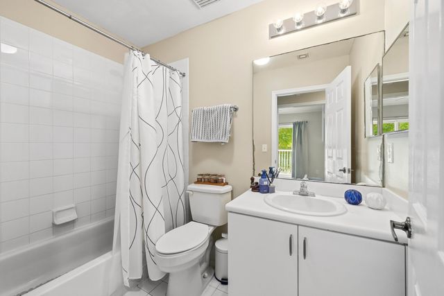 8464 Lagos De Campo Boulevard 8464, Tamarac, FL 33321