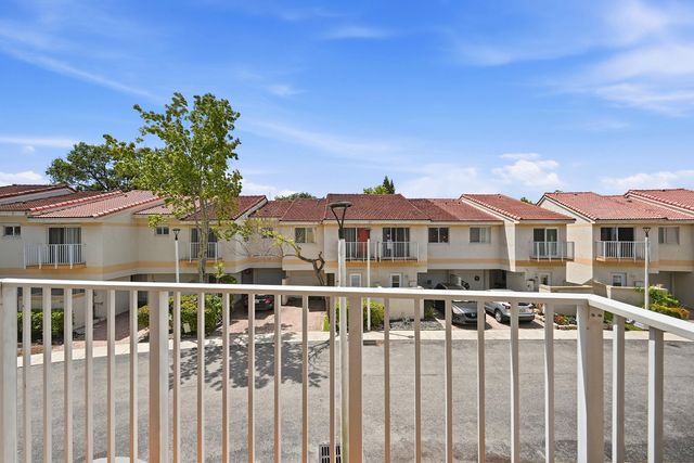 8464 Lagos De Campo Boulevard 8464, Tamarac, FL 33321
