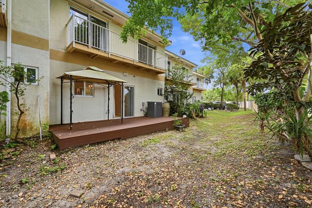 8464 Lagos De Campo Boulevard 8464, Tamarac, FL 33321