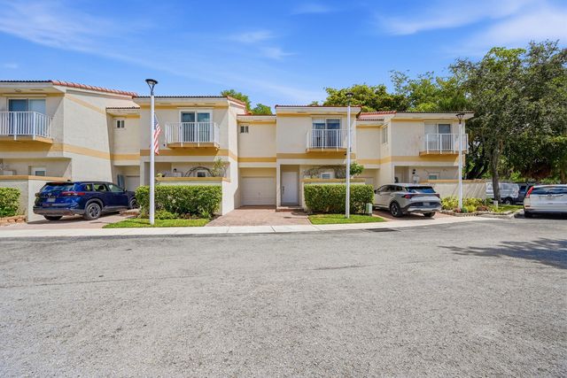 8464 Lagos De Campo Boulevard 8464, Tamarac, FL 33321