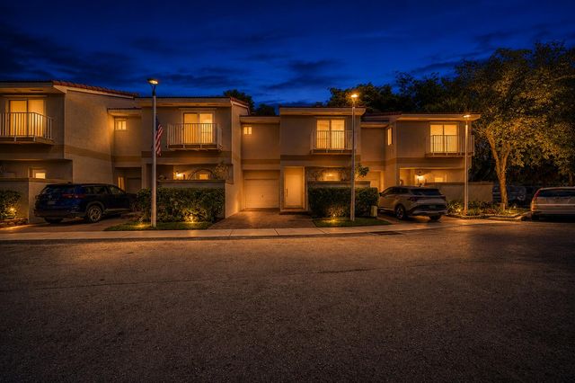 8464 Lagos De Campo Boulevard, Tamarac, FL 33321