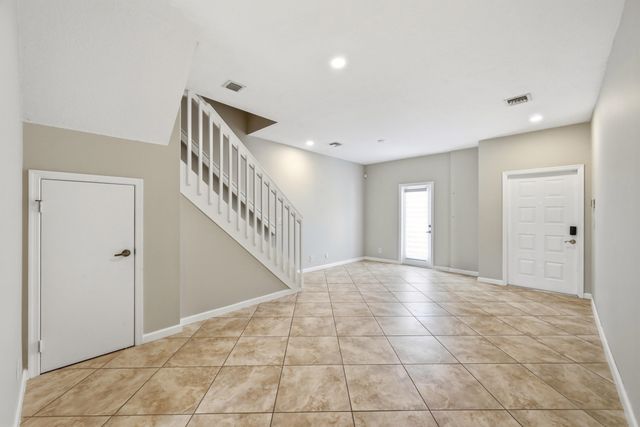 8464 Lagos De Campo Boulevard 8464, Tamarac, FL 33321