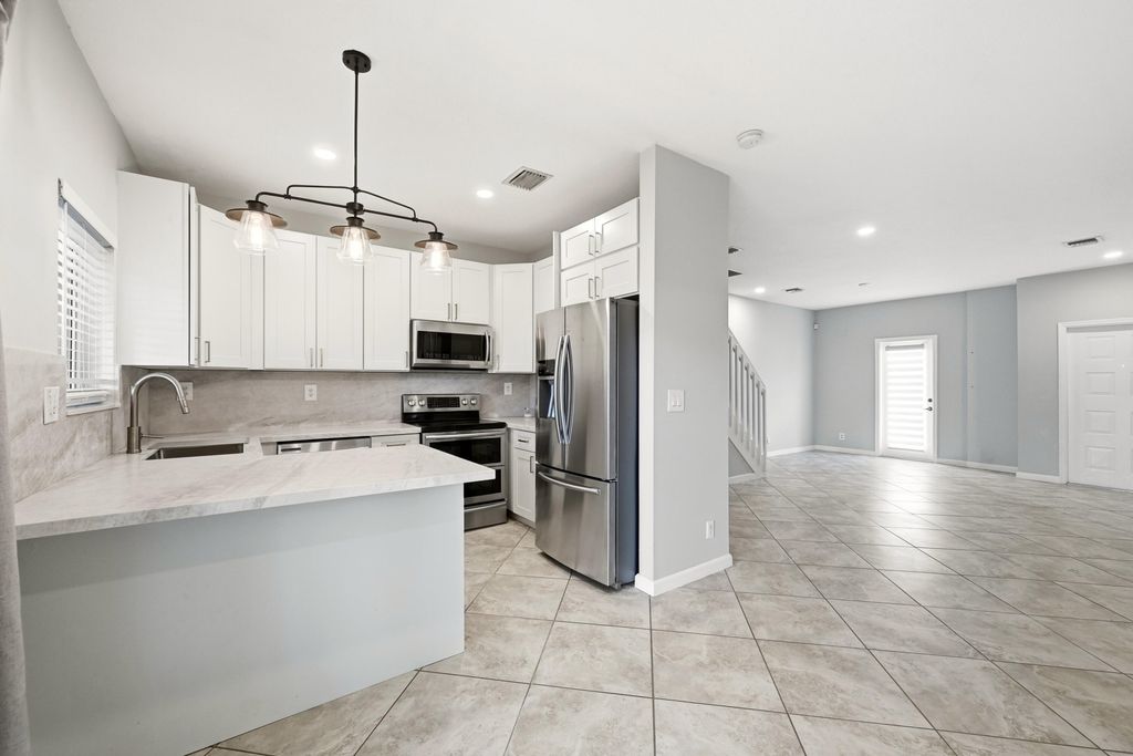 8464 Lagos De Campo Boulevard 8464, Tamarac, FL 33321